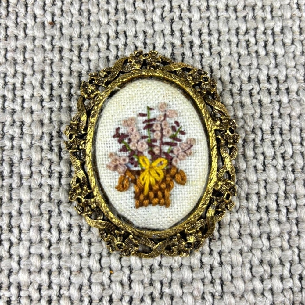VTG 1960s Hand-Embroidered Floral Basket Brooch Pendant Gold Filigree Frame Pin